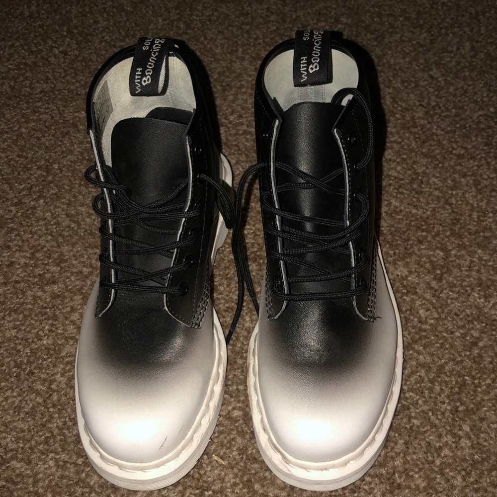 Dr. Martens Air Wait